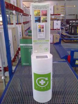 В Испании в аптеках установлены специальные контейнеры для сбора просроченных лекарственных препаратов. 