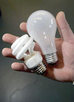 Замініть лампочки накалювання на енергозберігаючі.